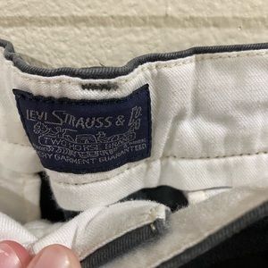 Levi’s grayish pants in good condition